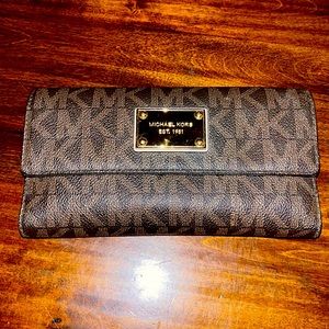 Michael Kors Signature Jet Set Checkbook Wallet